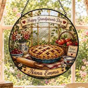 Personalized Round Suncatcher with Grandparents Day Pie Baking Scene, Stained Glass Style Kitchen Window Decor Gift for Nana Grandma Baker
